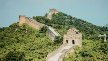 Marele Zid Chinezesc și primul telefon din lume: două momente istorice separate de doar doi ani