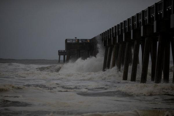 URAGANUL MICHAEL. ”Monstrul” a lovit Florida!