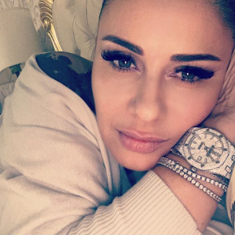 Anamaria Prodan a chemat de urgență ambulanța. Sexy impresara nu se simte deloc bine după ce a fost confirmată cu Covid-19
