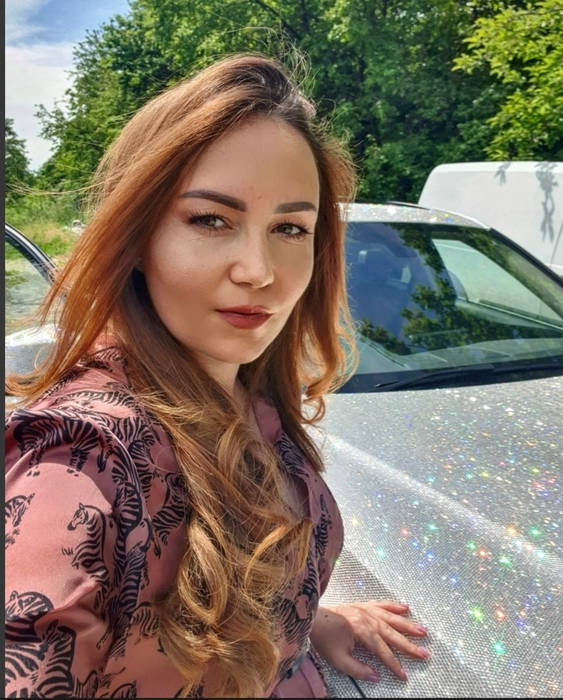 Alexandra Văcăruși, supranumită "Regina cristalelor", i-a încrustat suzeta fetiței cu 600 de cristale Swarovski