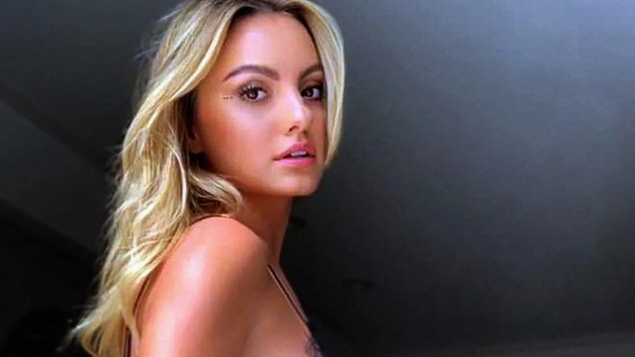 Alexandra Stan a încins atmosfera pe plajă! O altă ședință foto topless la malul mării face ravagii pe Internet