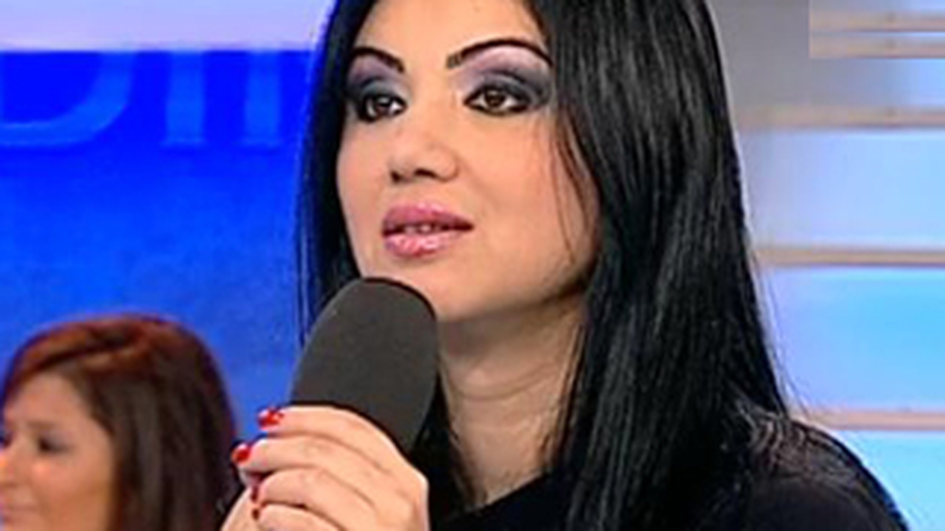 Adriana Bahmuteanu: "Prigoana canta muzica populara"!