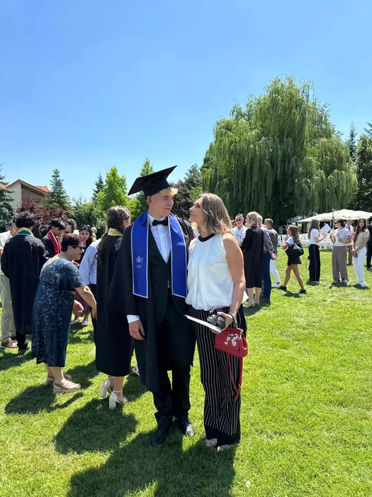 În ce domeniu vrea să profeseze fiul Romaniței Iovan. Albert studiază la o facultate prestigioasă din Anglia