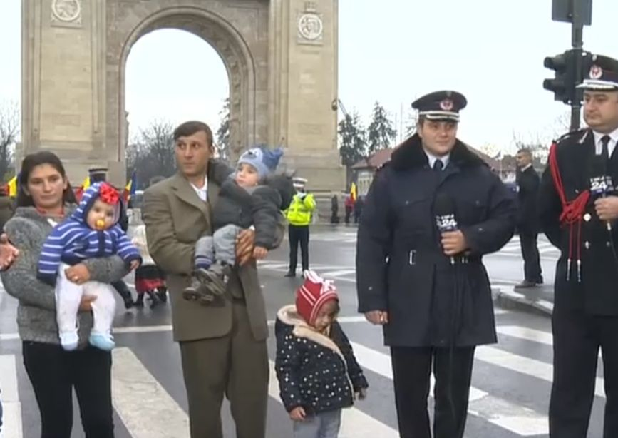 Copilul salvat din puţ după 11 ore, prezent la parada de Ziua Naţională! Reuniune emoţionantă cu salvatorii săi