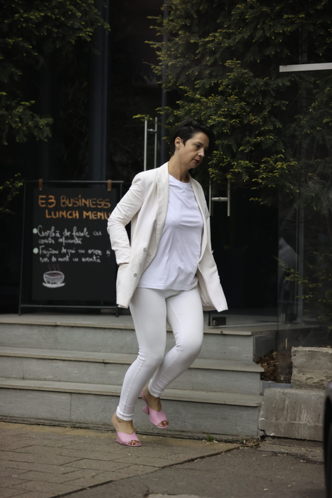 Maria Dinulescu a vrut mâncare la pachet de la restaurant, dar nu a găsit ceea ce dorea, așa că a plecat (Foto: CANCAN.RO)