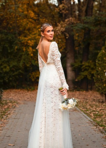 Emily Burghelea a avut logodna la biserică, de curând