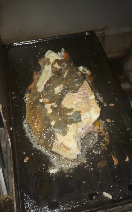 Prețul piperat plătit de Rareș Cojoc pentru un singur calcan. A gătit peștele la grătar pentru cina micuților săi