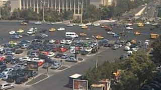 Un autoturism a luat foc langa sediul Guvernului