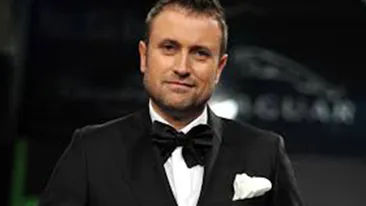 Se insoara Bote? Vezi cu ce bruneta focoasa l-a prins dimineata! Simt că este ultima mea iubire