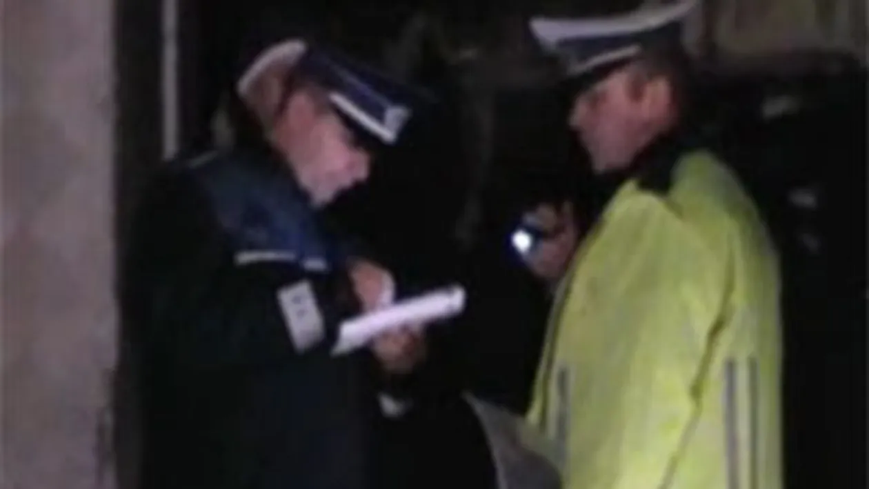 O batrana a ars de vie in casa in timp ce fiul ei se salva!