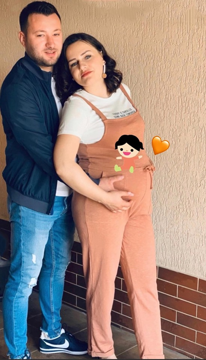 Sexy-ciobănița se pregătește să devină mamă