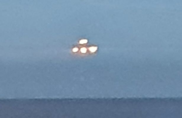 Fotografia care a ridicat numeroase semne de întrebare! Un OZN a fost surprins deasupra mării