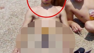 Batausul Alexandrei Stan a pozat VULGAR. A aratat mandru nevoie mare ce are intre picioare! Intamplarea a avut loc pe o plaja