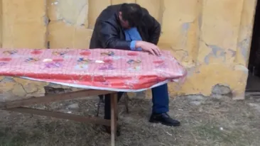 Directorul unui liceu din Calafat, acuzat că bea alcool în școală. Cum a fost filmat și ce spune în apărarea lui - VIDEO