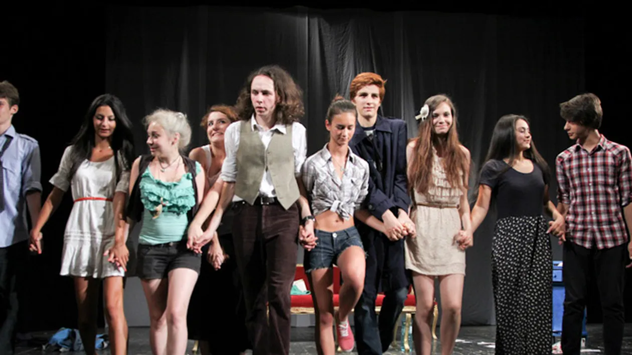 Serban Ionescu si-a luat adio de la lumea teatrului, dar urmasul sau a intrat in scena! Vezi la ce premiu a fost nominalizat Carol, fiul sau