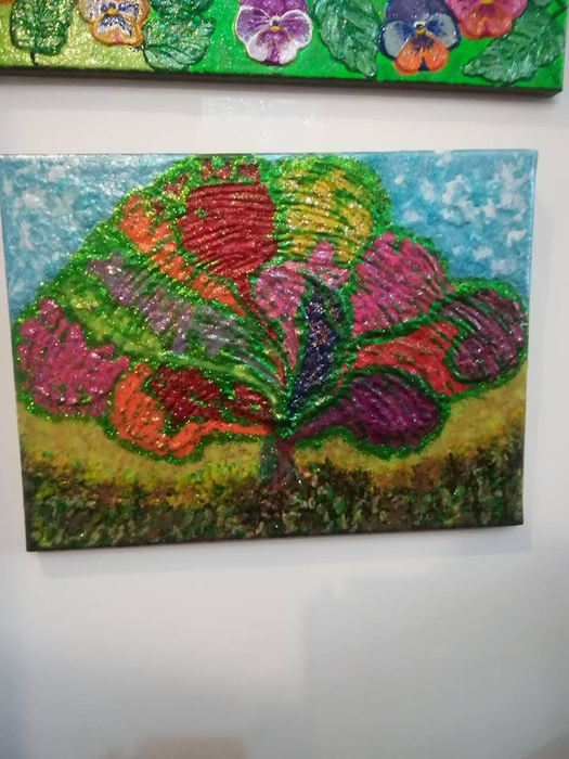 Tablourile sunt realizate în relief