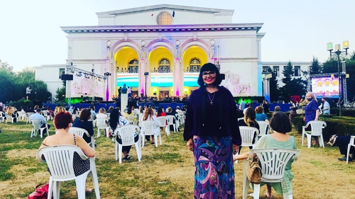 Ozana Barabancea a atras toate privirile când a mers la Opera Națională București! Ce mesaj neobișnuit era scris pe masca de protecție