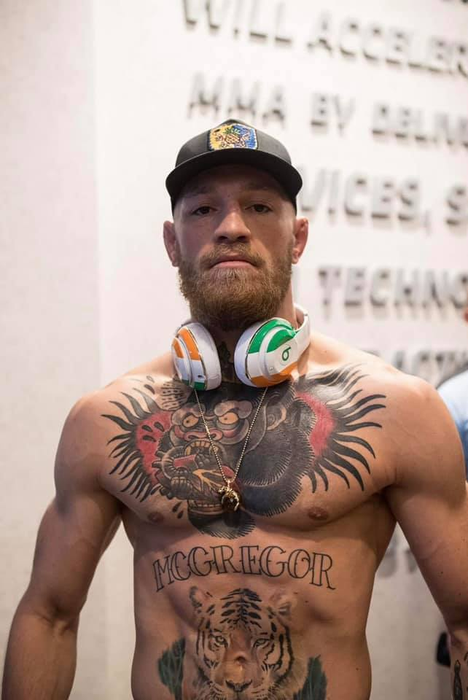 Conor McGregor riscă 6 ani de închisoare după ce i-a distrus telefonul unui fan