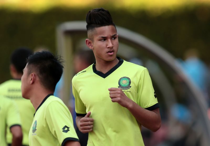 Cel mai bogat fotbalist din lume nu e nici Messi, nici Ronaldo şi are 19 ani! Joacă în Anglia, are avion personal şi…