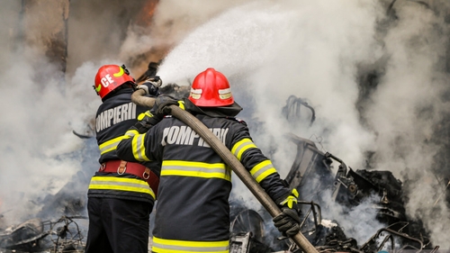 Explozie puternică la o pensiune din Cluj. O femeie a fost găsită carbonizată, iar alte două persoane au arsuri grave