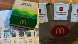 Ce a primit un bărbat după ce a comandat de la Mc Donald's un burger fără ceapă, carne, muştar şi chiflă? Dar stai să vezi cât a costat