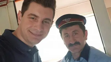 Scene ireale într-un tren din România! Ce i-a făcut nașul tânărului din imagine