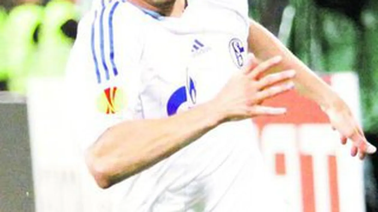 Frumoasa prezentatoare TV i-a luat locul Ilincai Vandici in inima atacantului. Marica s-a combinat cu Laura Teodoru!