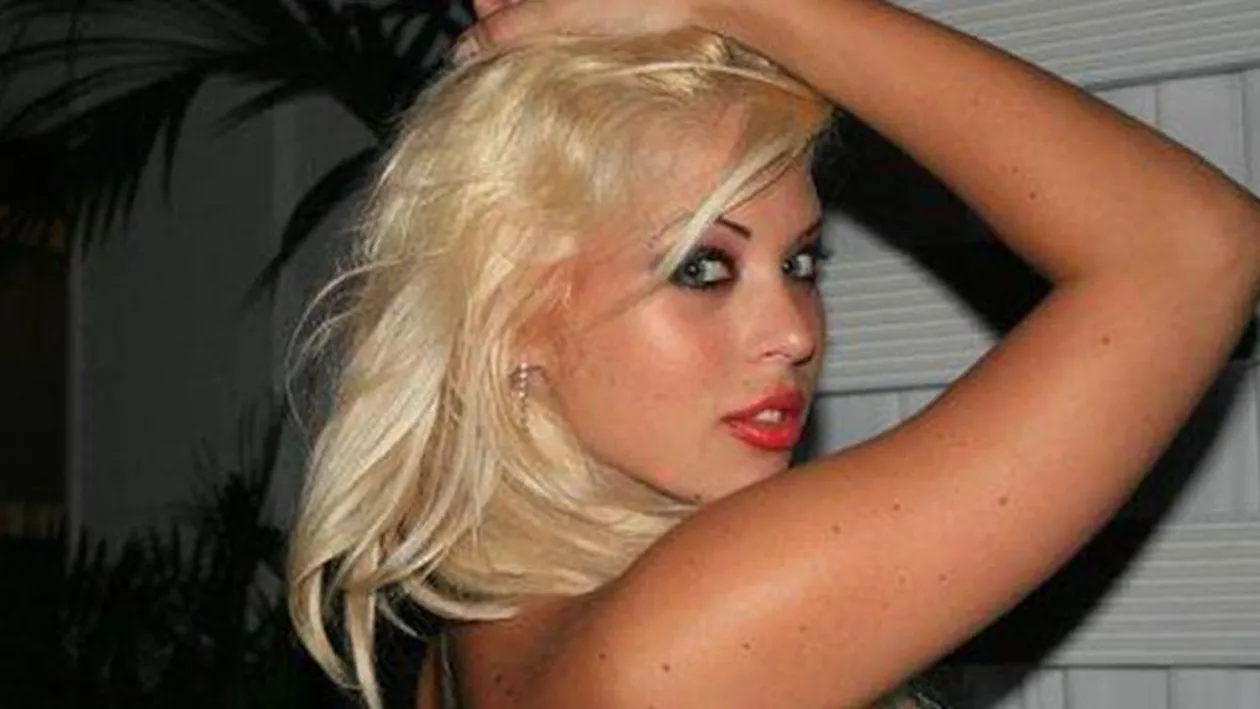 Roxana Nemes, fara sutien prin parc! Uite ce sani imensi are blonda