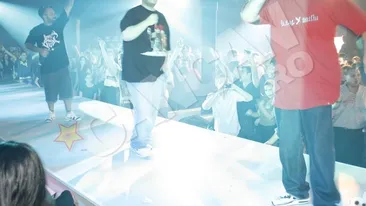 Peste 1500 de persoane s-au ingramadit sa asculte noile piese ale baietilor raide la BUG!