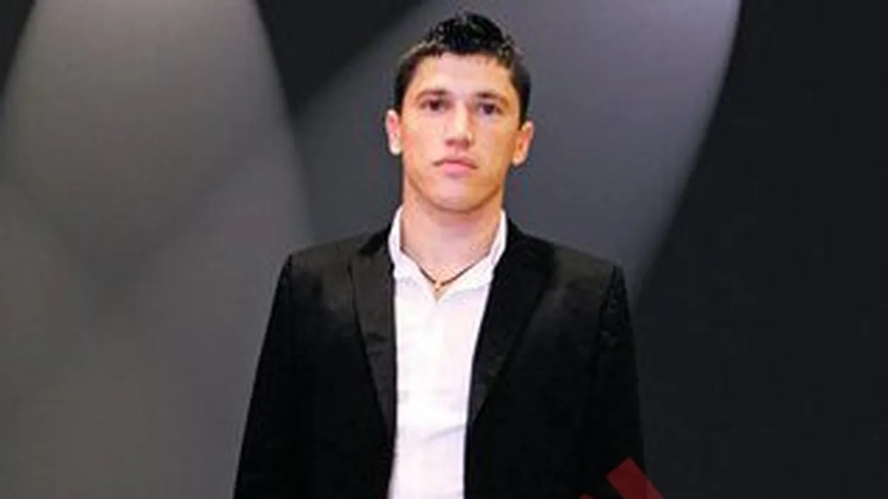 Tanase a trecut la tinuta eleganta