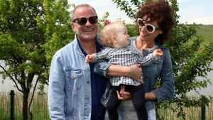 Radu de la O-Zone a rupt turta fetitei! UIte cum s-au distrat la petrecere, cu nasii Natalia Barbu si milionarul Sota!