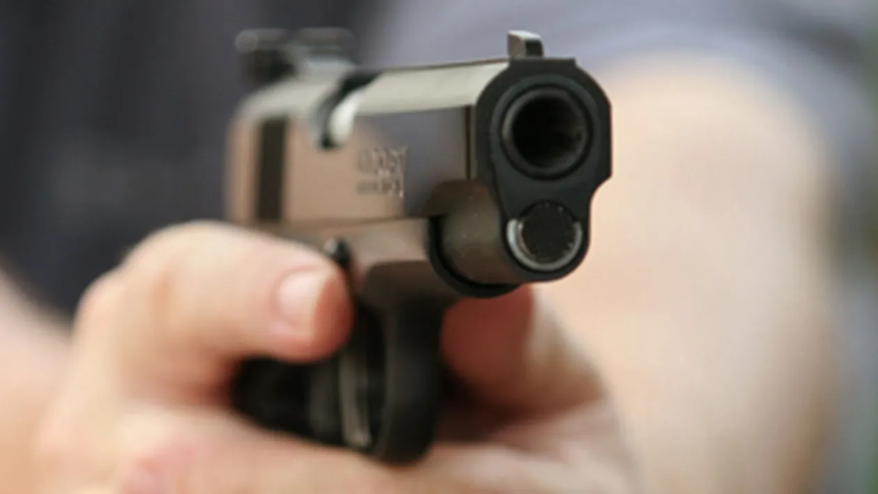 Mai ceva ca-n filme! Un bărbat din Botoşani a fost împuşcat în picioare în urma unei reglări de conturi