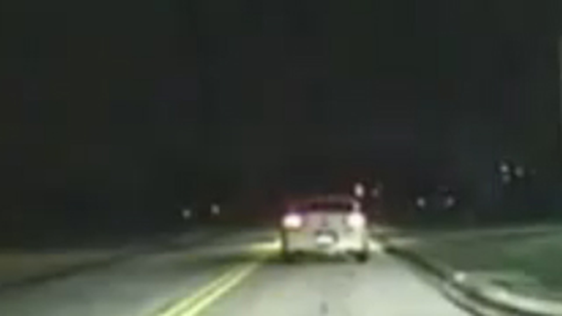 VIDEO Un american, prins cu droguri asupra lui, si-a abandonat copilul de sase ani, fugind de la locul faptei