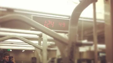 Lupul si-a schimbat parul, dar si naravul! Vanghelie Junior a renuntat la blonda lui pentru o bruneta!