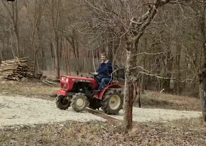 Ce și-a cumpărat Dragoș Bucur pentru gradină. Copiii au strigat la Dana Nălbaru imediat: „Mami, mami!”