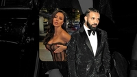 Monica Hill a dat check-in la petrecerea anului! Drake a aruncat cu bani și cadouri de lux sub ochii româncei