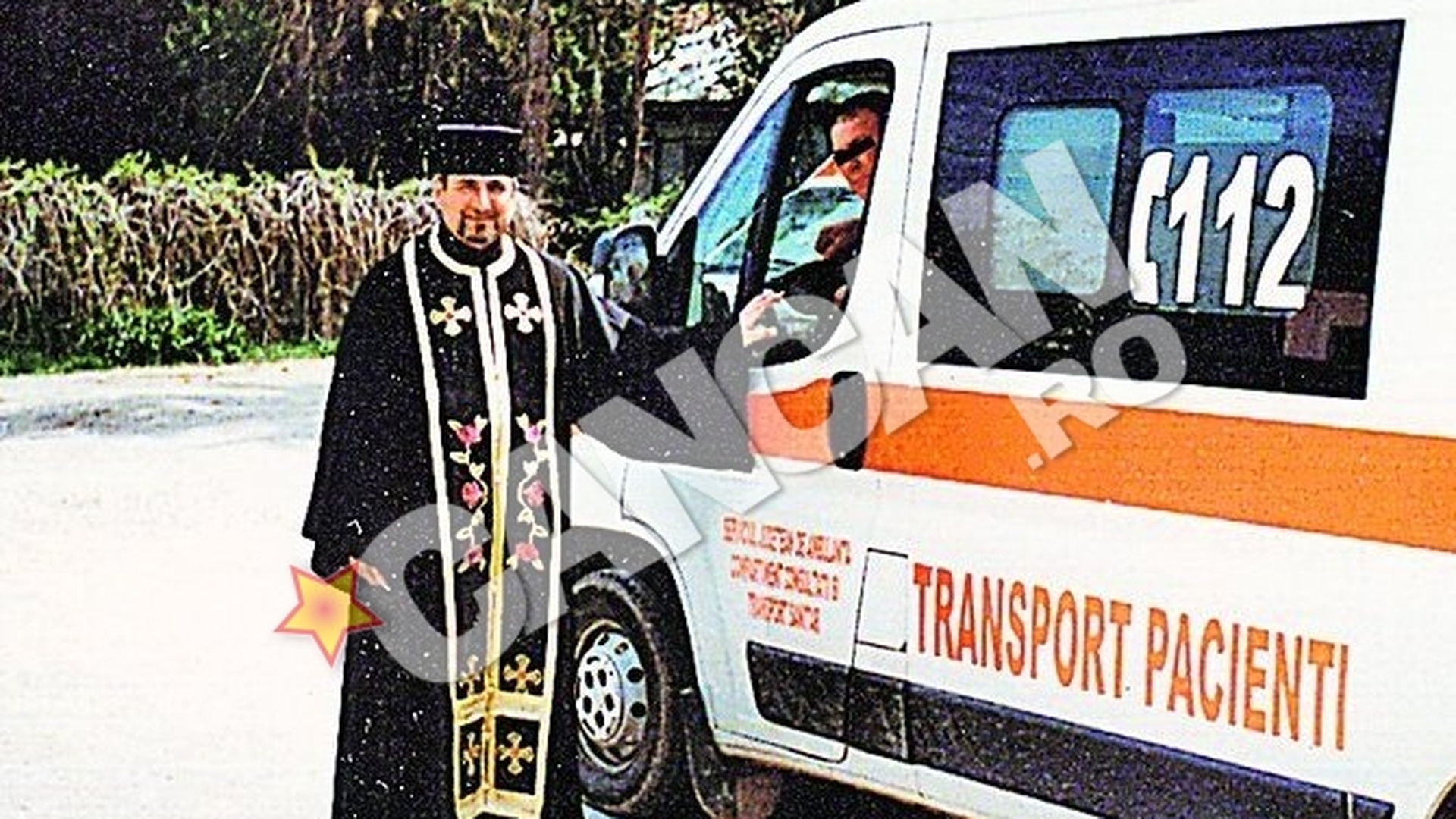 Marian Stanciu este omul "2 in 1": lucreaza pe ambulanta cu trusa medicala si cu aceea pentru spovedanie. Preotul - paramedic