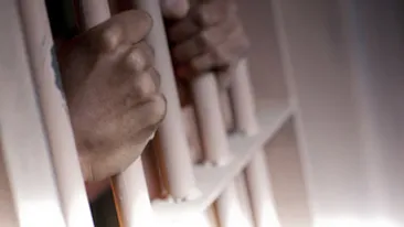 Un detinut de la Poarta Alba s-a spanzurat in toaleta!