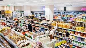 Ce se ascunde în spatele magazinelor „La doi pași”. Colosul care deține franciza pentru aceste unități comerciale