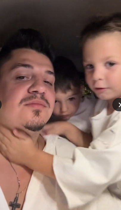 Singura imagine cu soţia lui Bogdan de la Ploieşti! Manelistul tocmai a recunoscut că are doi copii