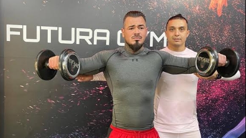 El este cel mai sexy saxofonist din România! A ținut dietă iar transformarea e uluitoare