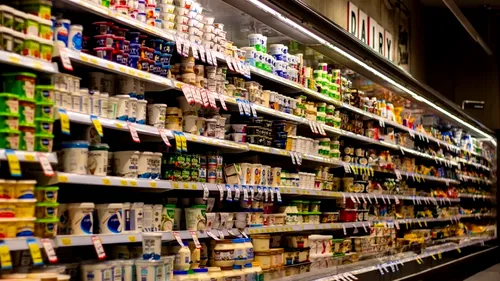 Vești bune pentru consumatorii alimentelor fabricate în România! Ieftinirea poate fi de 10-15%