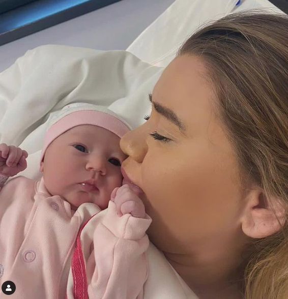 Soția fotbalistului Alexandru Mitriță a născut o fetiță. Cum arată copilul mijlocașului și ce mesaj emoționant a postat proaspătul tătic