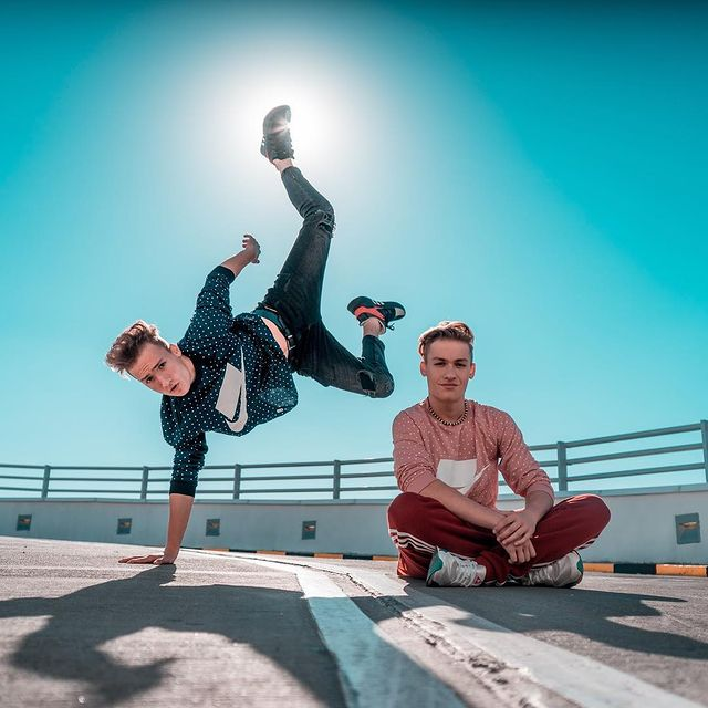 Frații Munteanu țin cont de trenduri și de preferințele bine studiate ale publicului / (Foto: Instagram.com)