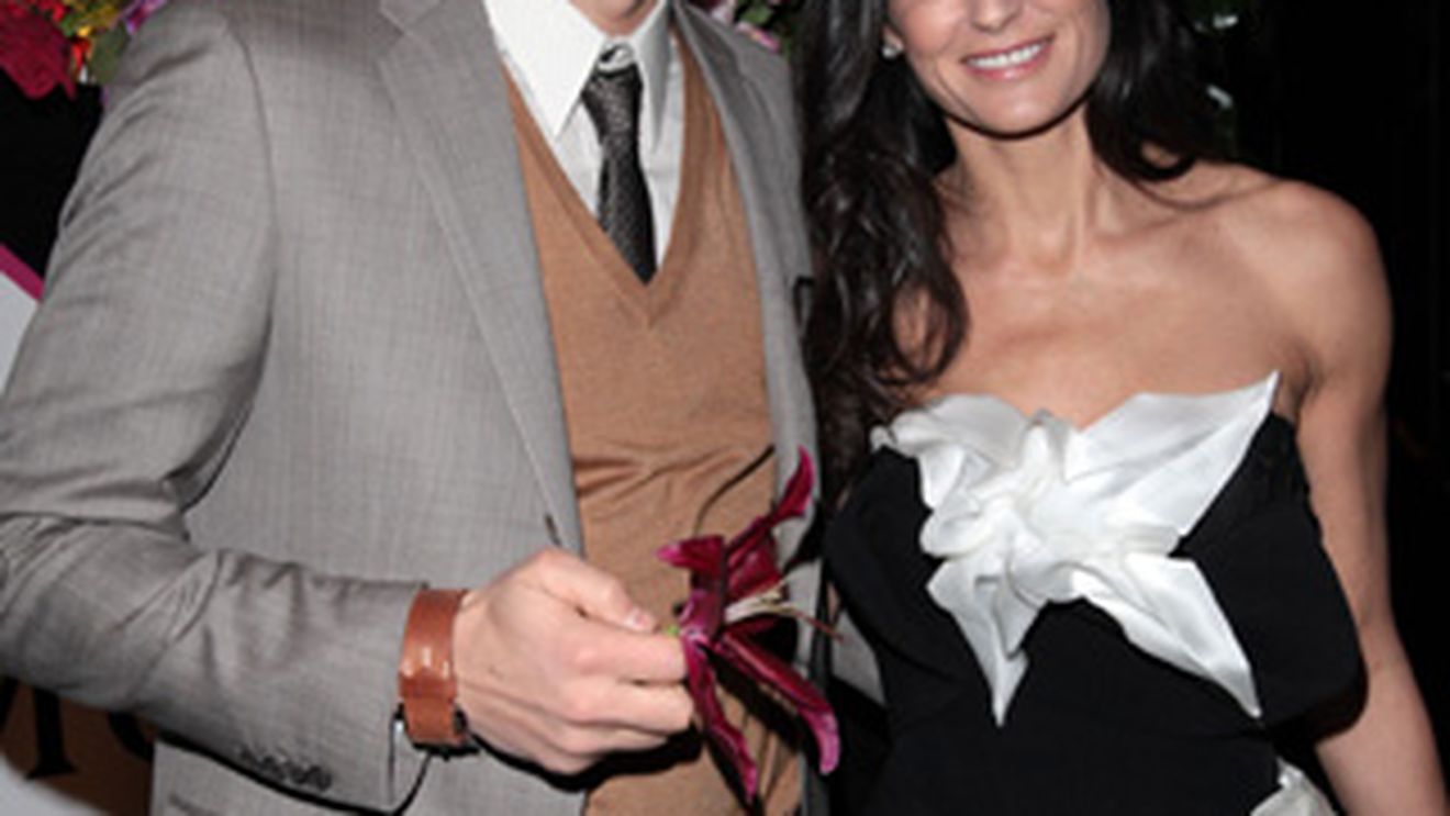 Demi Moore si Ashton Kutcher, la detoxifiere: Consuma doar apa cu lamaie si artar!