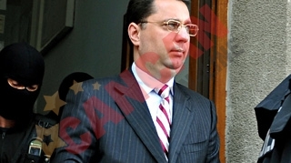 Locic si-a cumparat in leasing o masina de 500.000 de euro! A lasat  Maybach-ul gaj la camatari