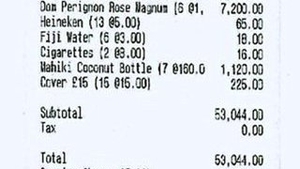 A dat norocul peste patronii unui restaurant! Bacsis de 10.000 de lire sterline