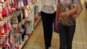 Alerta la hypermarket! Cand Prima Doamna a Romaniei vrea sa ii faca o surpriza nepotelei, o face cu SPP-ul!