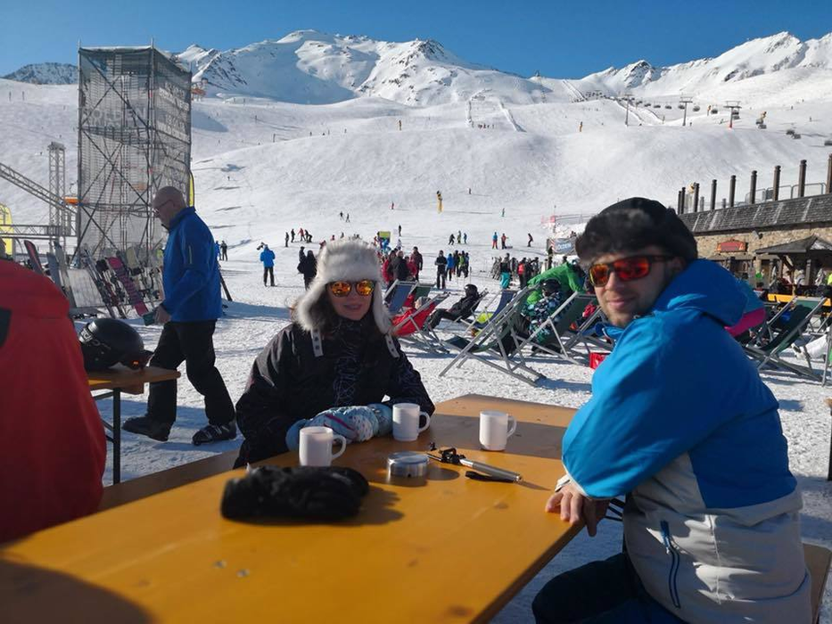 Larisa Drăgulescu s-a logodit! Fosta soţie a lui Marian Drăgulescu şi-a refăcut viaţa alături de un bărbat mai tânăr! Iubitul ei a cerut-o de nevastă într-un cadru de basm