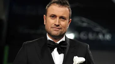 Catalin Botezatu va crea o colectie pentru insotitorii de zbor si pilotii de la Tarom